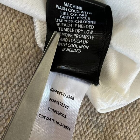 Torrid Woman's Plus-Size Floral Embroidered Smocked Peasant Blouse Sz 26 - Picture 9 of 10